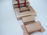 木材加工によるレザークラフト用の木型