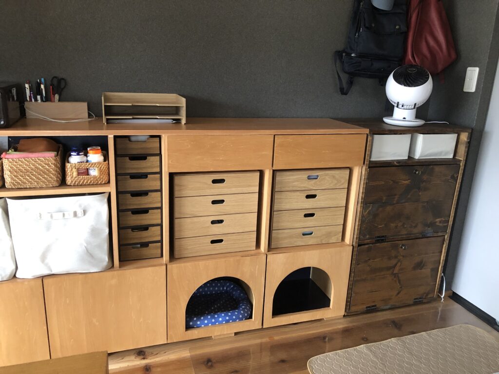 収納付きのドックハウス - 2ドッグハウス付きキャビネット 1024x768